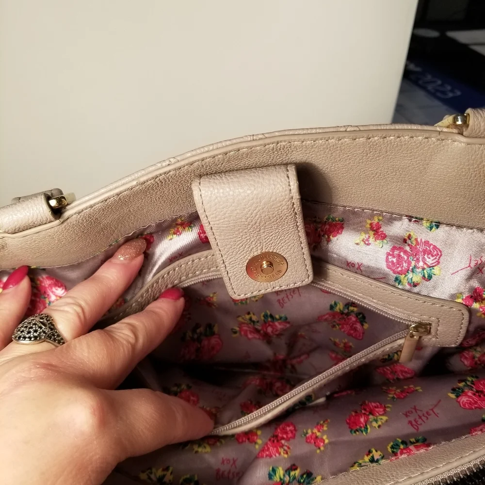 Betsey Johnson Tote - Picture 3 of 13